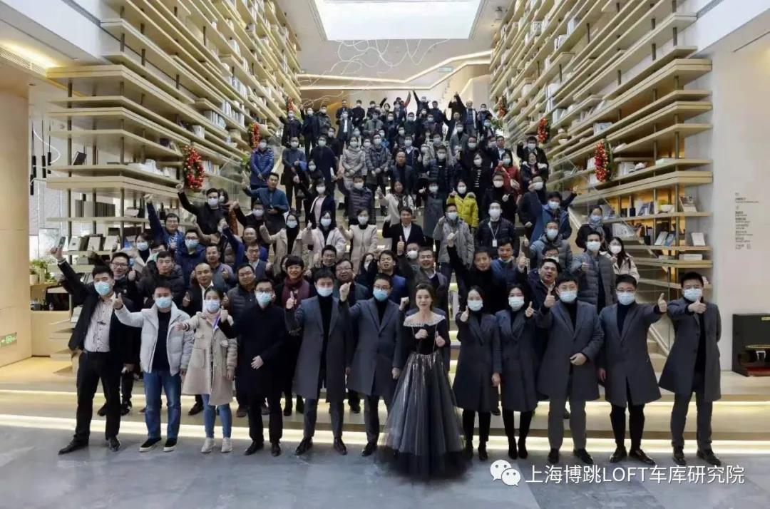 大庆全国一百多人在华侨城汉口道6号参观研讨LOFT专利车库技术！